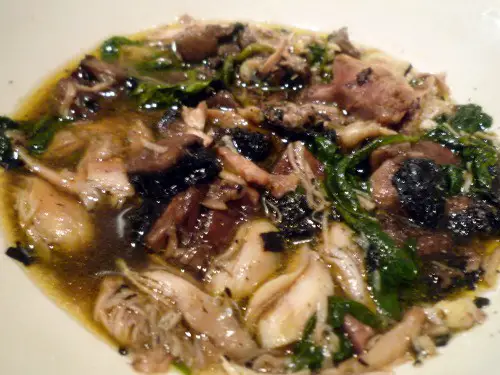 Healthy Mushroom Soup With Spinach and Chicken (One-Dish Meal Idea)